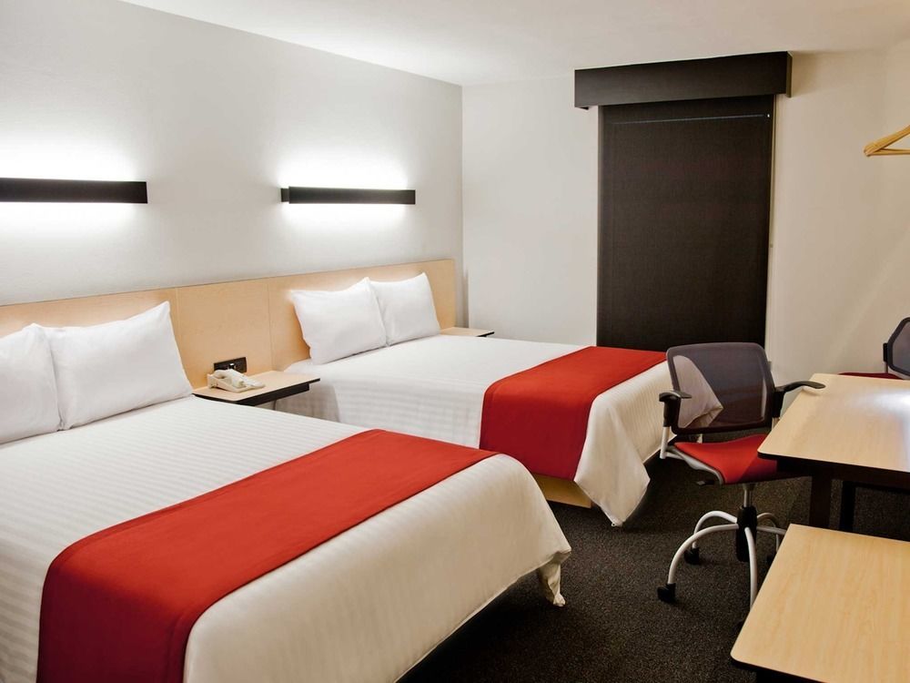 Hotel Express By Marriott Ciudad De Alameda